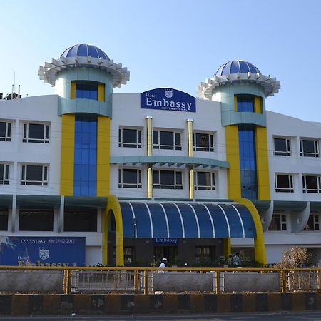 Hotel Embassy International Lātūr エクステリア 写真