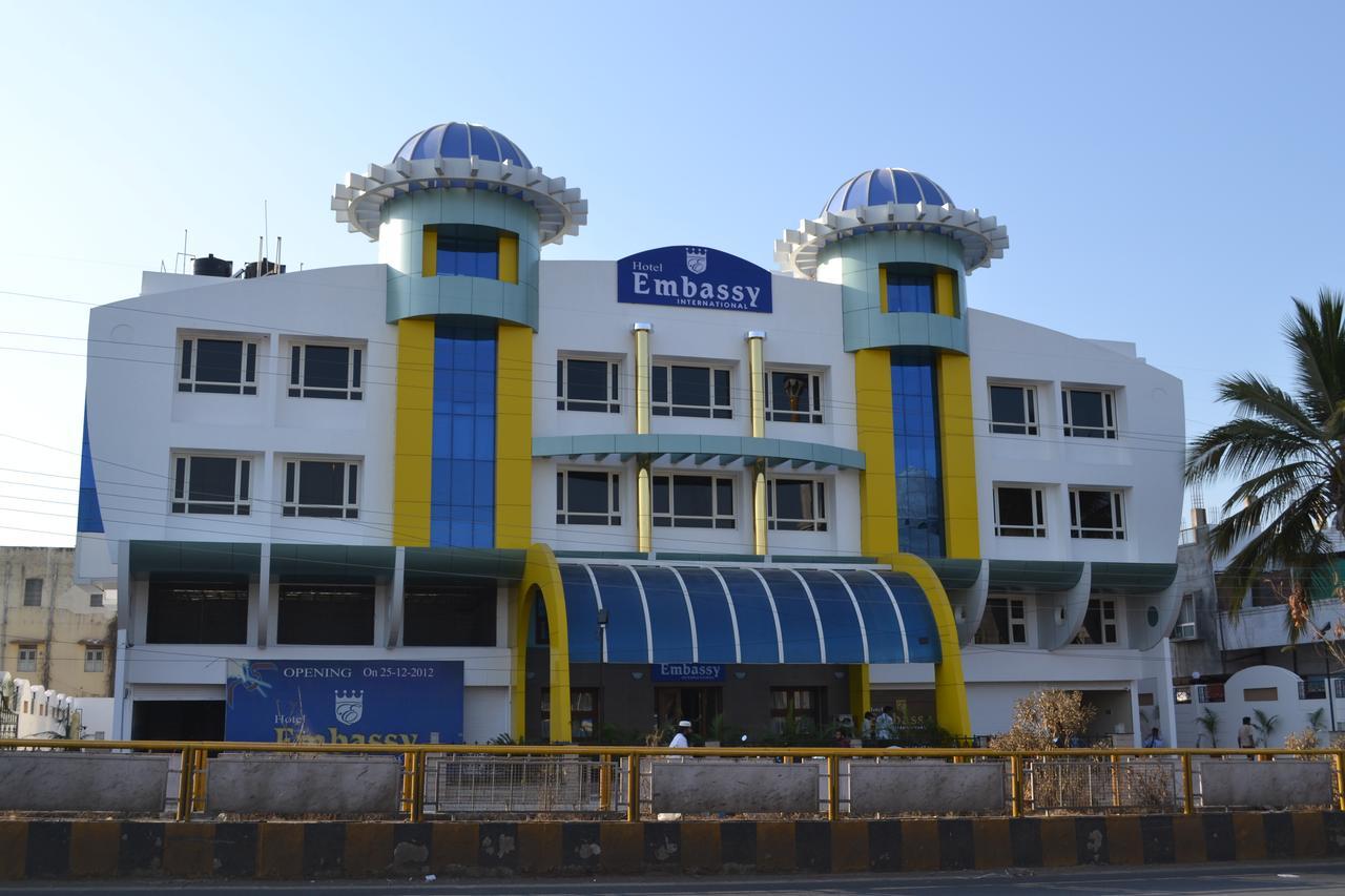 Hotel Embassy International Lātūr エクステリア 写真